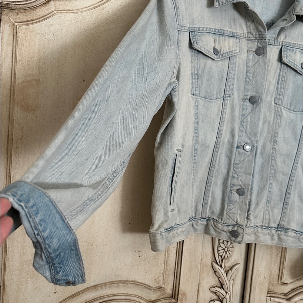 GAP Light Blue Jean Trucker Jacket - Picture 3 of 10